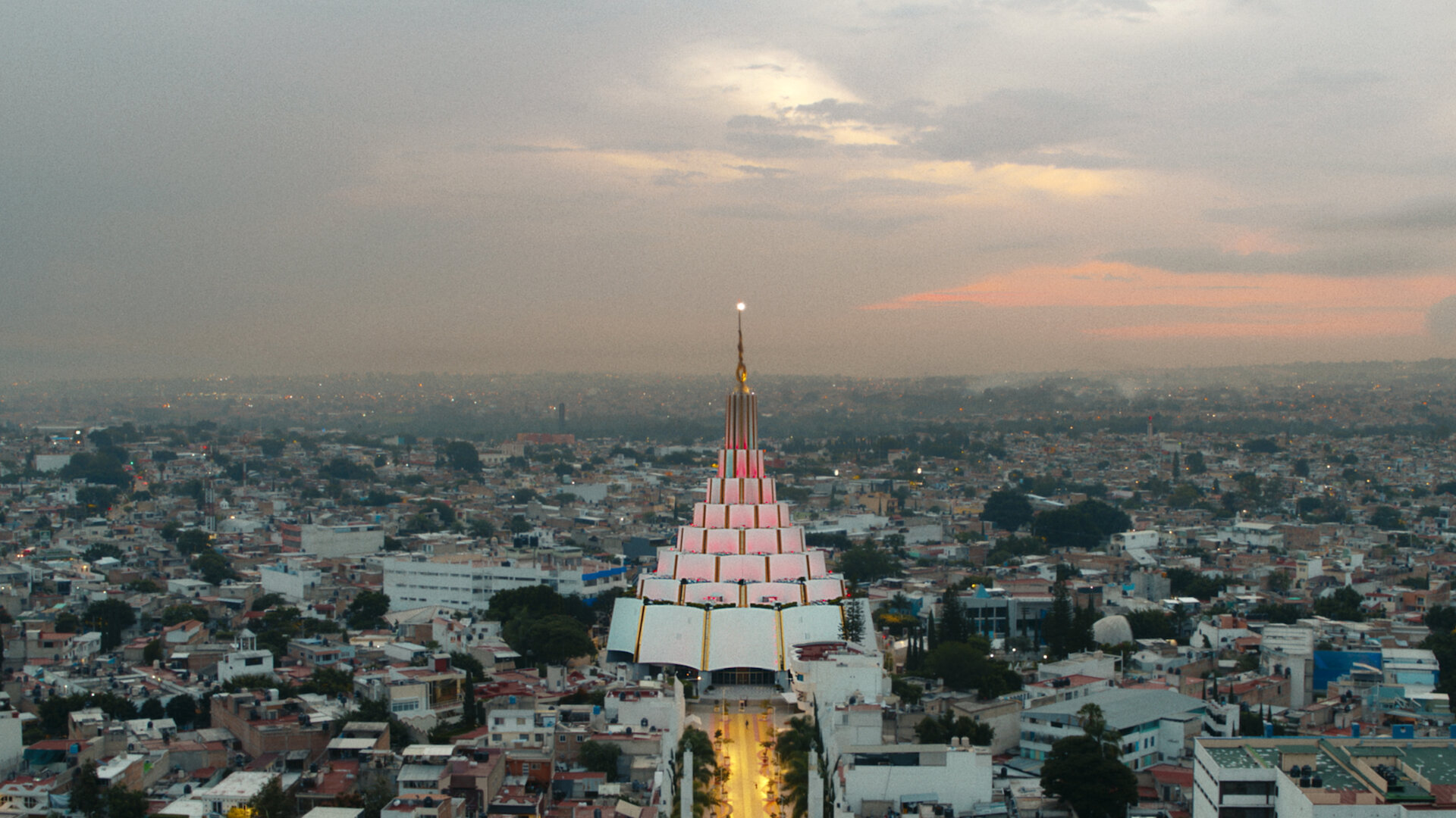The Darkness within La Luz del Mundo