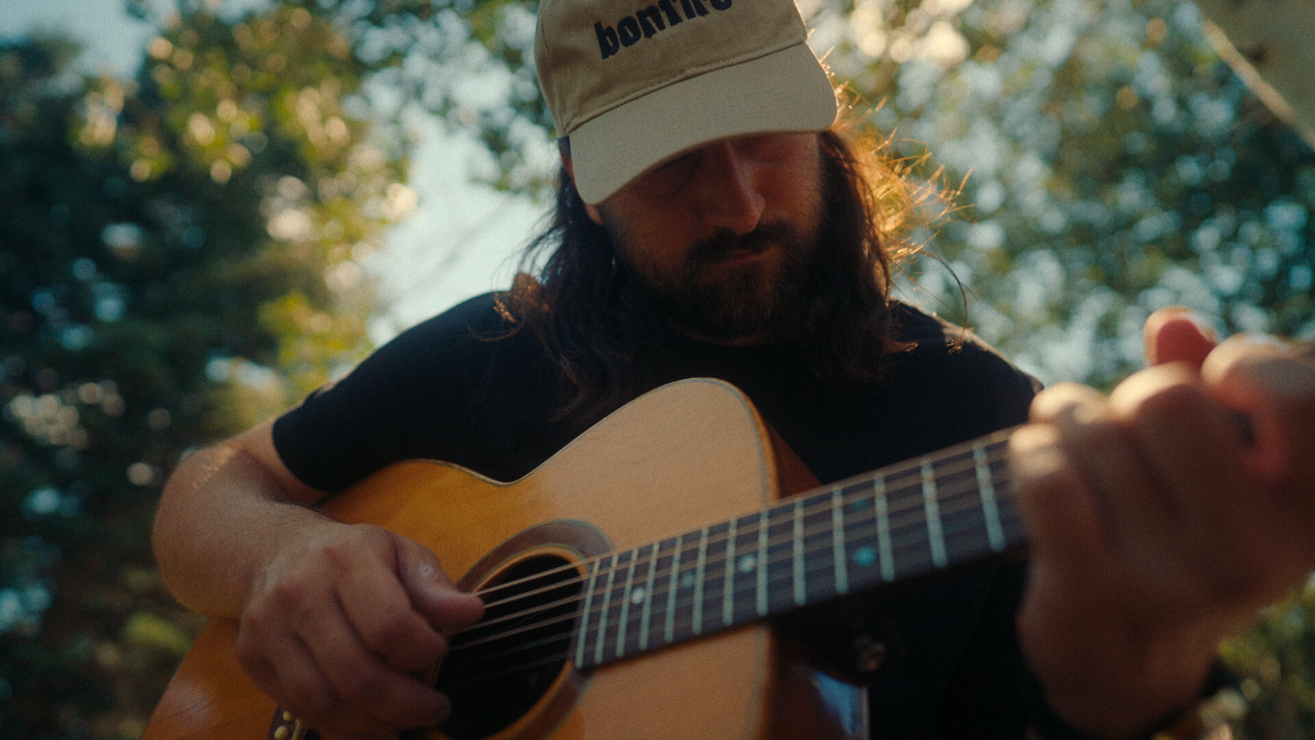 Noah Kahan: Out of Body